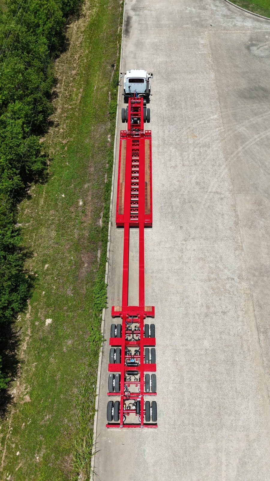 Overhead view of an NG-Pro extendable lowboy with the main deck fully extended