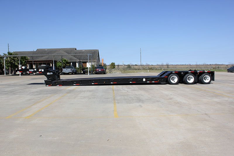 Side profile of a black NG-Pro extendable lowboy in tri-axle configuration